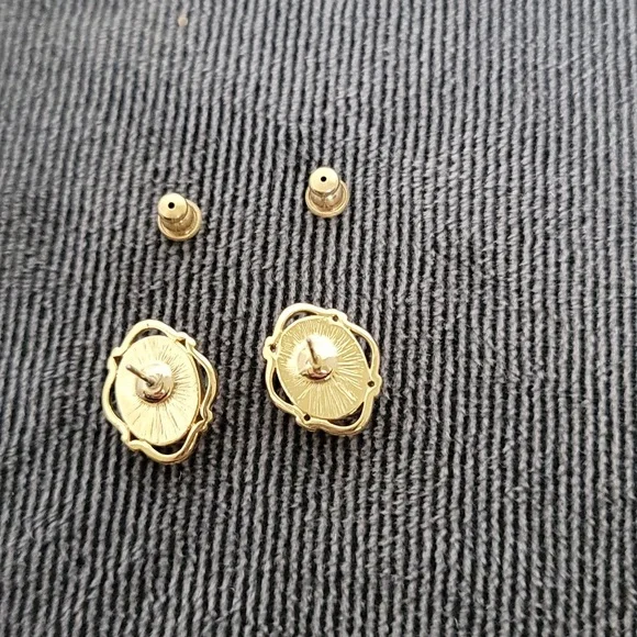 Trifari Cameo brooch and earring set - Picture 9 of 10